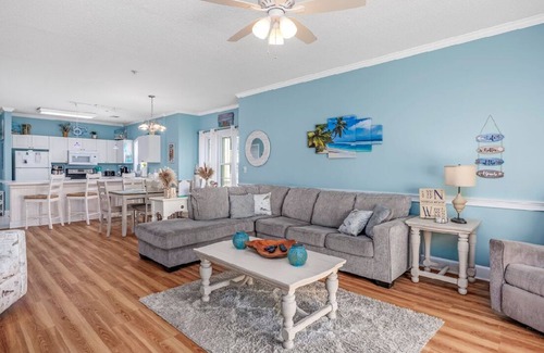 Central Myrtle Beach Condo | Seeking snowbirds! 50% off month-long stay