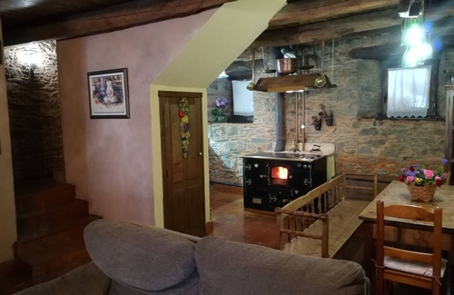 Toral de Merayo Cottage | Self catering cottage Las Tres Negrillas for 6 people