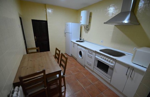 Valoria la Buena Cottage | Self catering La Plaza for 12 people