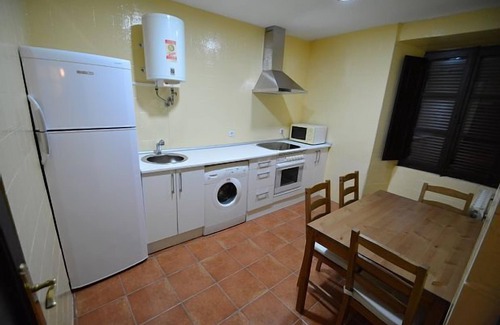 Valoria la Buena Cottage | Self catering La Plaza for 12 people