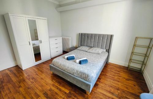Centre Ville House | Self-checkin house - Private rooms to rent in a beautiful town house - Not a hotel - Shared facilities - Extra fee for sheets and towels - Private parking - Check your plateform inbox and follow check-in instructions - Chambres privées - Arrivée autonome