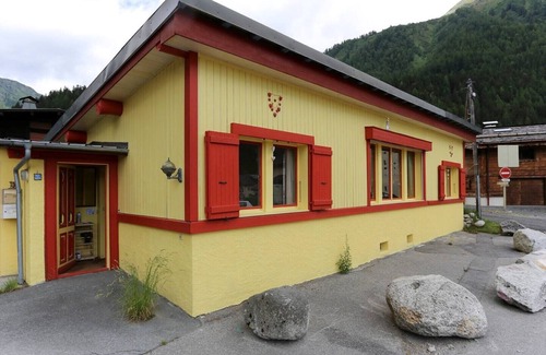 Argentiere Apartment | Self-Contained EN-SUITE 32 sm in Chalet SUNSHINE (New)