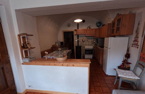 Carisolo Apartment | Self-contained apartment in historic center