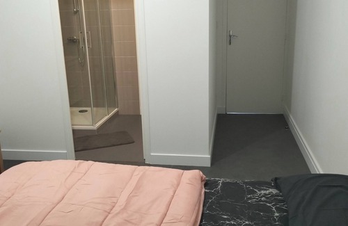Le Mans Bed & Breakfast | Self-contained room with terrace and kitchenette in Saint-Pavace