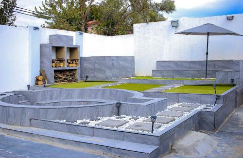Greater Johannesburg Metropolitan Area House | Semeni Asante Guesthouse Getaway