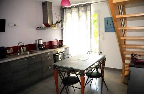 Saint-Gildas-de-Rhuys House | Semi-detached house in the countryside 5 minutes from the sea by car