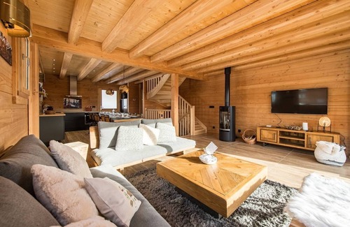 La Toussuire House | Semi-detached chalet near the slopes with panoramic views