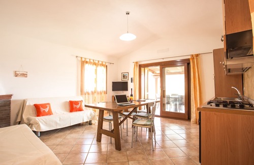 San Teodoro House | Semi-detached house surrounded by a charming garden
