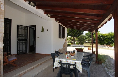 Tiggiano House | Semi-detached house with garden and pool 509