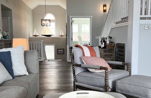Duck House | Semi Oceanfront-100 FT to ocean, 4 King Suites, Hot Tub - EV Charger - Duck