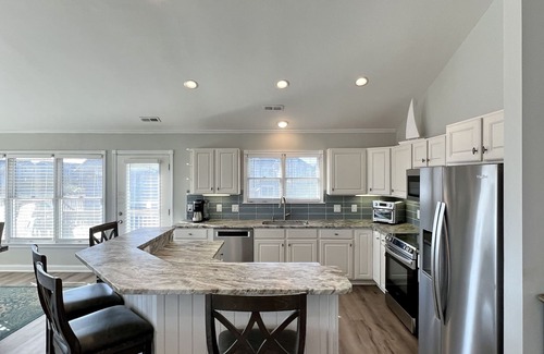Duck House | Semi Oceanfront-100 FT to ocean, 4 King Suites, Hot Tub - EV Charger - Duck