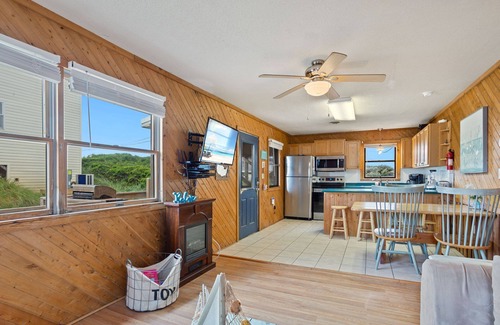South Nags Head House | Semi Oceanfront, 100ft to beach, community pool