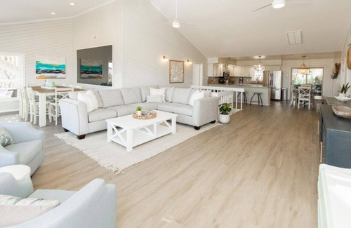 Sandbridge House | Semi oceanfront house with outdoor pool and cabana - steps to beach