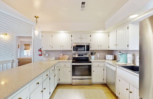 Sandbridge House | Semi oceanfront house with outdoor pool and cabana - steps to beach