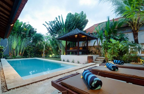 Petitenget Villa | SEMINYAK, WALK TO BEACH, 7 BDRM, AMAZING VALUE