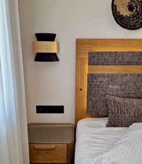 Adamas Hotel | Semiramis Guesthouse