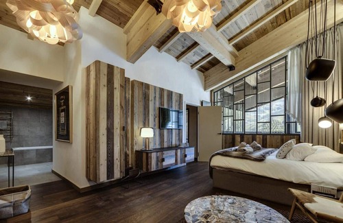 Tignes le Lac Ski Chalet | Semper Vivens Residence - Chalets for 10 People