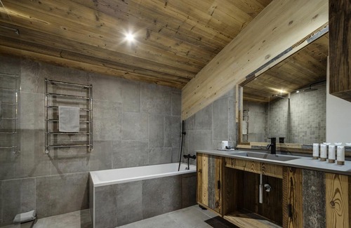 Tignes le Lac Ski Chalet | Semper Vivens Residence - Chalets for 10 People