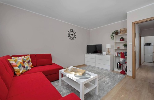 Srodmiescie Apartment | Sempołowskiej 68 Wrocław | Red Apartment with Desk for Remote Work