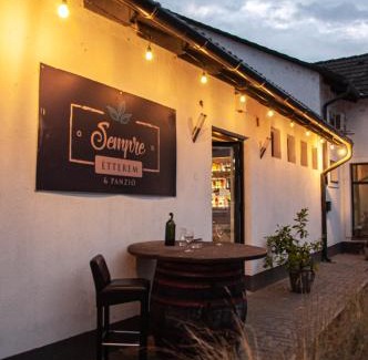 Szekesfehervar Bed & Breakfast | Sempre Étterem És Panzió