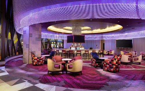 Downtown Niagara Falls Hotel | Seneca Niagara Resort & Casino