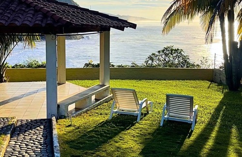 Tamanique House | Sensational Surfers Paradise Casita or . "Love Shack"