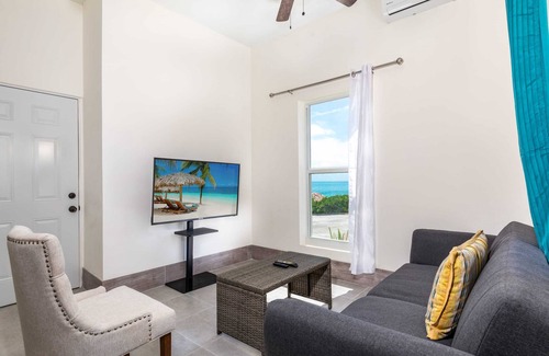 Juba Sound Apartment | Sensational Turtle Tail Drive Oceanfront Escape