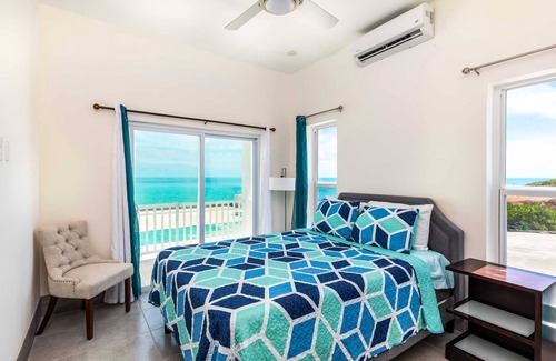 Juba Sound Apartment | Sensational Turtle Tail Drive Oceanfront Escape