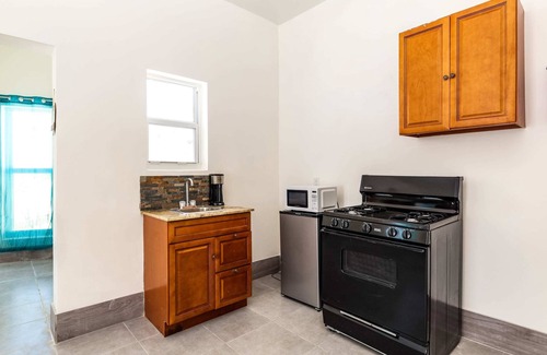 Juba Sound Apartment | Sensational Turtle Tail Drive Oceanfront Escape
