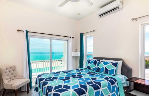 Juba Sound Apartment | Sensational Turtle Tail Drive Oceanfront Escape