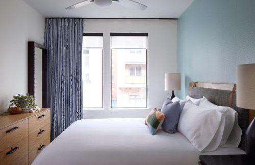 East Cesar Chavez Hotel | Sentral East Austin at 1614 E Sixth