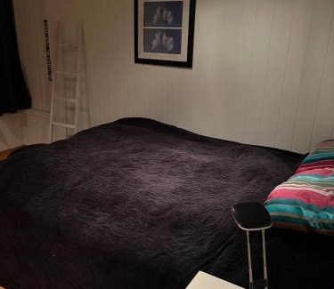 Leirvik Apartment | Sentral og romslig bolig