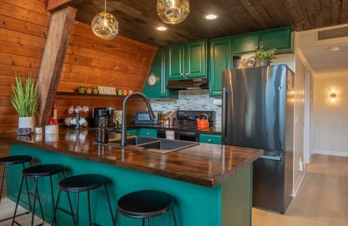 Guntersville Cabin | Sept 21-30 Open! Book Fam A-Frame! Walk to Lake!