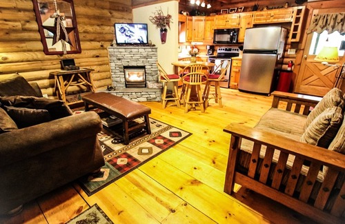 Todd Cabin | Sept Nights -Soak in Your Private HotTub Under the Stars @CreeksideSerenade