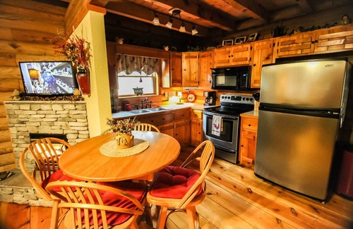 Todd Cabin | Sept Nights -Soak in Your Private HotTub Under the Stars @CreeksideSerenade
