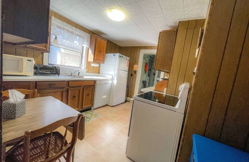 Oak Bluffs Cottage | September 2025 Available! 6 Beds! Near Ocean Park, Inkwell, Ferry, Flying Horses