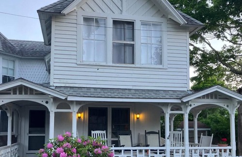 Oak Bluffs Cottage | September 2025 Available! 6 Beds! Near Ocean Park, Inkwell, Ferry, Flying Horses