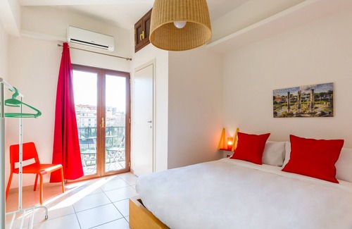 Pozzuoli Bed & Breakfast | Serapide's Temple Room by Wonderful Italy