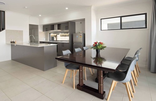 Gold Coast House | Serena by the Water Family Retreat in Hope Island