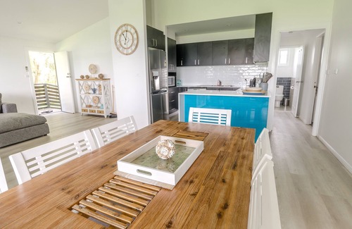 Lake Macquarie City Council House | Serendipity Lake House - on the water's edge