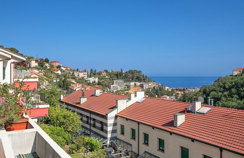 Moglio Apartment | Serendipity With Sea View