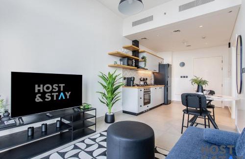 Dubai Apartment | Serene 1BR Getaway In Collective
