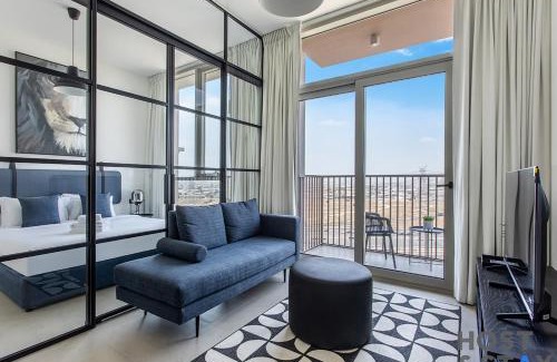 Dubai Apartment | Serene 1BR Getaway In Collective