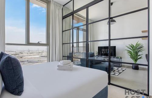 Dubai Apartment | Serene 1BR Getaway In Collective
