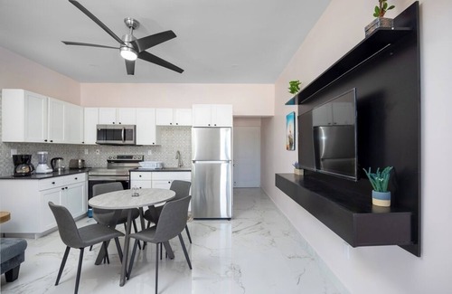 Venetian Road Settlement Apartment | Serene 1BR in Venetian ,WiFi, AC, mins to beach perfect retreat! SJResidences105