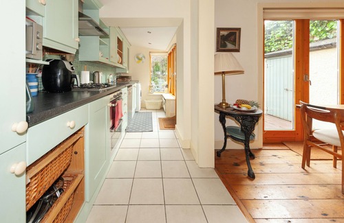 Rathfarnham House | Serene 2 BDR Home Garden Newtown Dublin