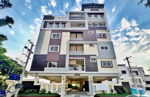 Hyderabad Apartment | Serene 3BHK Upscale Apt in CityCenter by SeraiStays