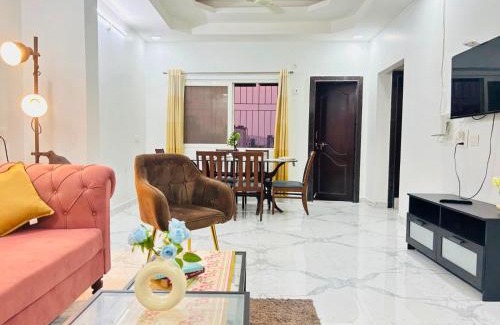 Hyderabad Apartment | Serene 3BHK Upscale Apt in CityCenter by SeraiStays