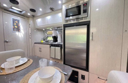 Whitemarsh Island House | Serene Airstream Midway to Beach and Downtown!