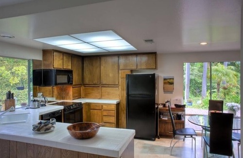 Huntington Beach House | Serene and Large 3bd 2BA Midcentury Modern Home